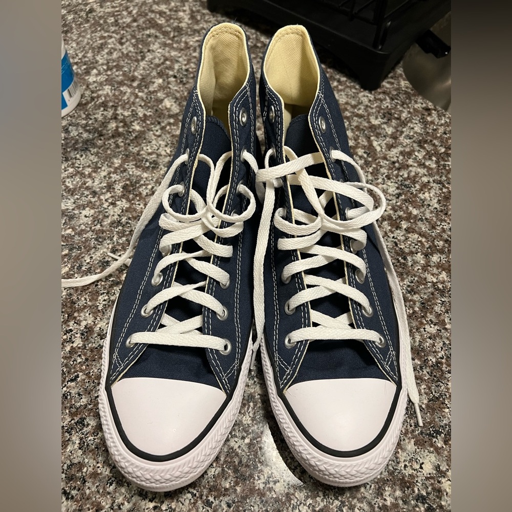 NEW Converse ⭐️ - Picture 2 of 3